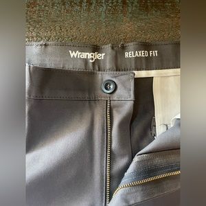 Wrangler relaxed fit men’s pants, grayish blue color, perfect material